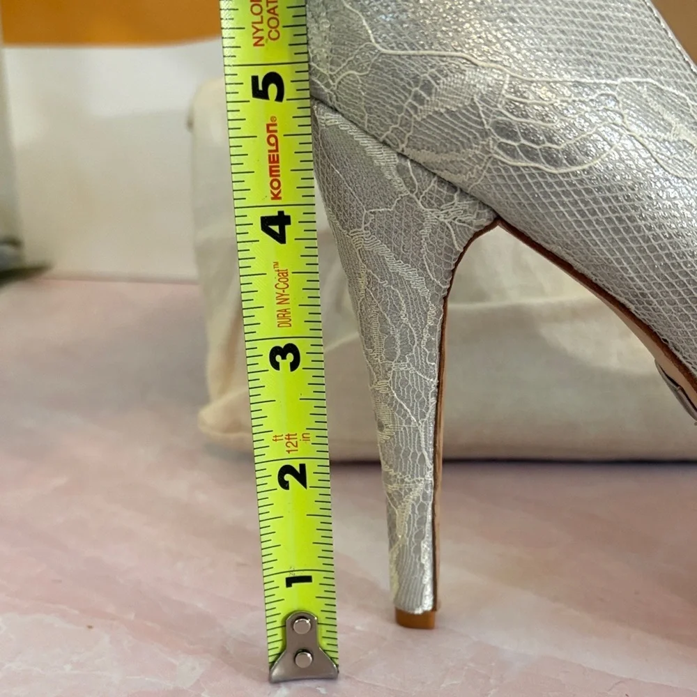 Badgley Mischka Humbie VI Silver with White Lace Platform Heels sizes 8, 10